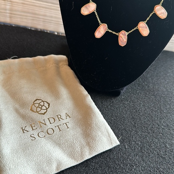 Kendra Scott Meadow Necklace NWT gold with pink adjustable length - Picture 5 of 10